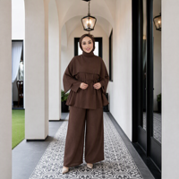Ensemble Abaya Mexizo personnalisé deux pièces : Cape superposée, haut cintré et pantalon large – Tenue décontractée et modeste pour femmes musulmanes
