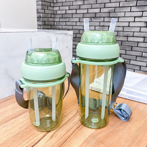 Bouteille d'eau en plastique à double paille avec sangle, grande capacité, pour étudiants, utilisation en extérieur, design couleur unie, printemps 2020 - Product Image 1