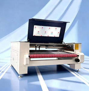 Découpeuse automatique à alimentation laser pour tissus en fibre de carbone, Kevlar, Cordura, film réfléchissant et rouleaux composites industriels - Product Image 1