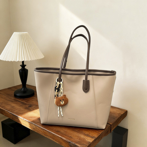 Nuove Borse a Tracolla di Alta Qualità per Signore, Borse Bianche di Grande Capacità con Ciondolo - Product Image 1