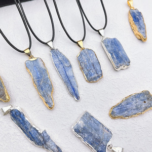 Collar con <span class=keywords><strong>Colgante</strong></span> <span class=keywords><strong>de</strong></span> Cuarzo Cristalino Natural Irregular al por Mayor, Bañado en Oro, con Dije <span class=keywords><strong>de</strong></span> Amatista y <span class=keywords><strong>Turmalina</strong></span> Negra - Product Image 2