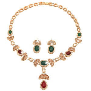 Элегантный ювелирный набор в стиле панк: серьги и колье с позолотой 18К, инкрустированные кристаллами и стразами, из сплава, для женщин - Product Image 5