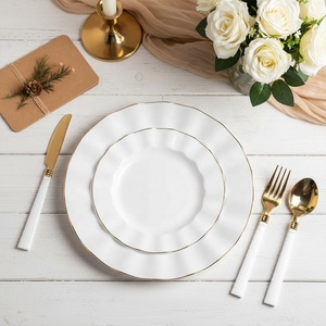 Piatti Ondulati in Plastica Usa e Getta con Bordo Dorato, Piatti Colorati per Insalata e Dessert, Stile <span class=keywords><strong>Retrò</strong></span> Irregolare, Riutilizzabili per Feste, Matrimoni, Campeggio - Product Image 4