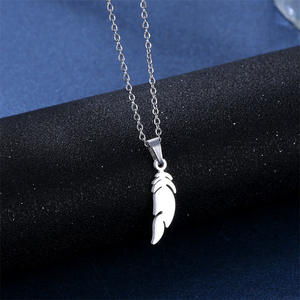 Vente chaude Été En Acier Inoxydable <span class=keywords><strong>Plume</strong></span> <span class=keywords><strong>Collier</strong></span> et Boucles D'oreilles Ensemble <span class=keywords><strong>Pas</strong></span> <span class=keywords><strong>Cher</strong></span> Nouveaux Bijoux avec Chaîne À Maillons En Gros - Product Image 3