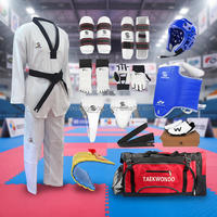 Ensembles de protection et équipement de Taekwondo en gros à prix abordable : protège-têtes, protections de poitrine, protège-bras, protège-tibias, kimonos et ceintures