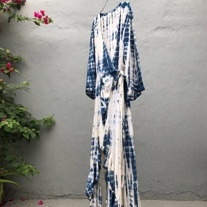 Robe portefeuille de créateur pour femme, en rayonne tie-dye, style kimono, pour la plage - Product Image 4