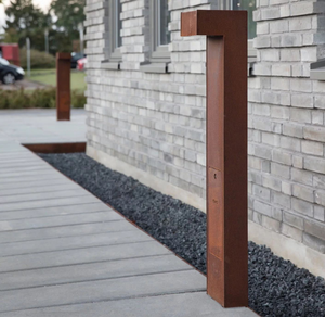 Borne lumineuse extérieure en acier Corten effet rouillé pour pelouse - Product Image 5
