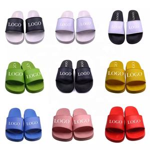 Chaussures de sport de maison pour femmes, sandales de styliste, tongs plates avec Logo personnalisé imprimé, pantoufles en PVC pour hommes, nouvelle collection 2020 - Product Image 2