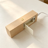 Base de Lámpara LED de Madera Natural con Botón Táctil e Interruptor, Luz Blanca Cálida Opcional, Alimentación por Baterías AAA a Través de Ranura
