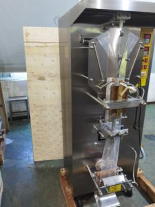 Équipement d'ensachage d'eau complet de forage système RO 2000LPH <span class=keywords><strong>Plus</strong></span> 2 machines d'emballage de sacs équipements d'eau - Product Image 5