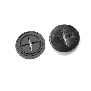En stock : Patch thermocollant en PVC caoutchouc à motif dentelle et trou croisé pour écouteurs, étiquette 3D pour port de câble, disponible en divers styles pour sacs - Product Image 6