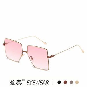 <b>Oversized</b> Metal <b>Sunglasses</b> Square Frame UV400 Protection Unisex Fashion Sunshades Class 2 Lenses PC Lens Gold Color - Product Image 5