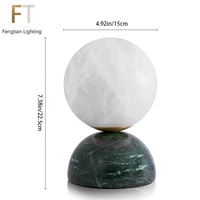 Lampe de table globe en pierre d'albâtre naturelle faite à la main avec support en marbre 15cm mini LED veilleuse moderne en forme de lune