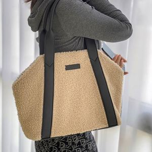 Nouveauté - Sac cabas pour femme en fourrure de mouton avec design patchwork - Sac à main décontracté tendance - Product Image 3