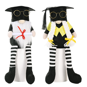 Nuevo juguete decorativo transfronterizo: muñeco Rudolph sin rostro con patas colgantes, gorro de graduación y gafas. - Product Image 5