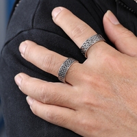 Maßgefertigter Herren-Keltischer-Knoten-Ring aus Edelstahl Gravierter Verflochtener Vintage-Schmuck OEM ODM