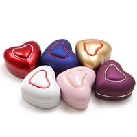 Boîte à bagues pour couples en plastique en forme de cœur avec double bordure dorée, doublure en velours, boîte à bijoux personnalisée de couleur violette avec lumière LED