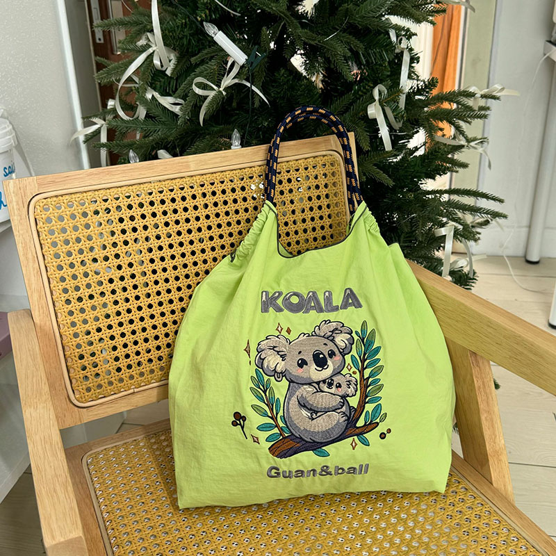 สีเขียวอ่อน