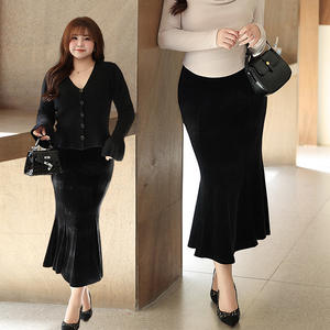 Falda Midi de Terciopelo Runqi, Cintura Alta, Corte Ajustado, Estilo Cola de Pez, N8791, Talla Grande, Otoño Invierno, Color Negro Sólido para Mujer - Product Image 3