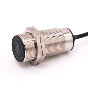 Capteur photoélectrique à boîtier métallique, détection plastique et métal, portée 50 cm, 30 VDC, 3/4 fils, réflexion diffuse - Product Image 3