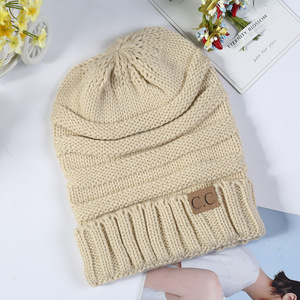 Bán buôn nóng Bán mũ mùa đông ấm áp cho người đàn ông và phụ nữ cổ điển Acrylic tùy chỉnh thêu logo đan Mũ len - Product Image 2