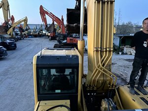 Excavatrice lourde Komatsu PC460LC-8 2018 d'occasion, prête à l'emploi, état impeccable, pc400 pc450, 46 tonnes, bête de chantier - Product Image 4