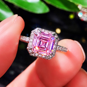Anello a Forma di Quadrato Principessa, Design Elegante per Donne - Product Image 2