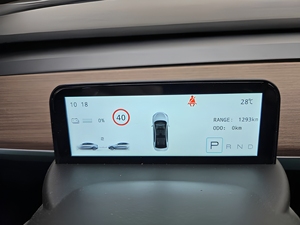 Modèle Y Long Range 2023, berline électrique Tesla - Product Image 3