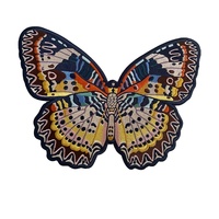 Badge brodé personnalisable de haute qualité avec motifs papillon et trous d'appliqué pour exportation