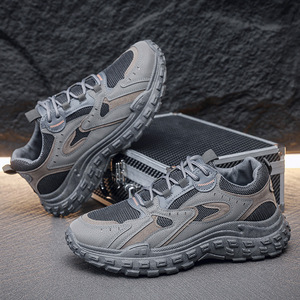 Chaussures de sport pour hommes à prix bas, vente en gros, nouvelles chaussures de marche/course. Antidérapant et respirant. Chaussures décontractées élégantes et tendance pour toutes les saisons. - Product Image 1