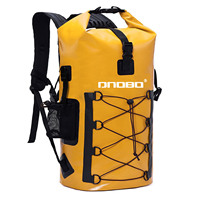 Sac sec recyclé imperméable de qualité 500D bâche PVC noir sac à dos de camping en plein air avec motif de lettre isolé