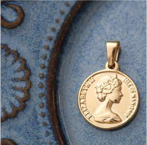 Ciondoli con Monete Retrò Britanniche, Collana con Medaglia Elisabetta 1989, Pendente Rotondo Dorato con Ritratto - Product Image 1