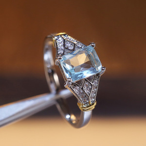 Anello di Moda con Topazio, Design Minimalista ed Elegante con Pietra Quadrata, Gioiello da Donna per Uso Quotidiano - Product Image 2