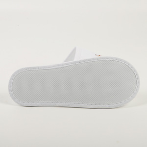 Chaussons personnalisés pour les invités de mariage |   Chaussons de fête nuptiale personnalisés écologiques avec nom et date pour les sacs de bienvenue de l'hôtel - Product Image 3