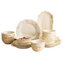Service de table en porcelaine fine style américain, motif pivoine et dentelle, bols et assiettes pour la salle à manger, au design esthétique raffiné