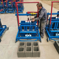 Machine à fabriquer des briques durable 2-45, vendue directement par le fabricant, possibilité de personnaliser les moules pour briques autobloquantes
