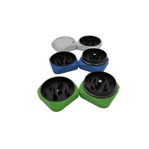 Logotipo renunciar de Metal útil Herb Grinder hecho a mano de tabaco en hoja de - Product Image 1