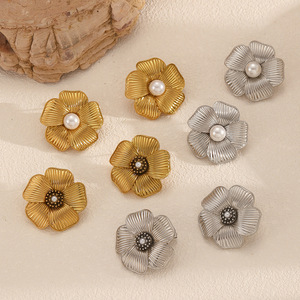 ต่างหูรูปดอกไม้ สแตนเลสสตีล ประดับมุก สีทอง สีเงิน แฟชั่นสำหรับผู้หญิง ของขวัญเครื่องประดับ ต่างหู - Product Image 1