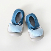 Chaussons-chaussettes antidérapants pour bébé, premiers pas, semelle souple, pour tout-petits, intérieur/extérieur, semelle en caoutchouc, avec adorable poupée de dessin animé