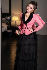 OUDINA Vente Flash : Ensemble Jupe et <span class=keywords><strong>Blazer</strong></span> Court Plissé Irrégulier pour Femme – Tenue de Bureau Deux Pièces - Product Image 4