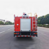 Nouveau camion-citerne de lutte contre les incendies Isuzu 4x2 diesel, réservoir d'eau de 5000 L, système de pompage à jet, véhicule de sauvetage d'urgence