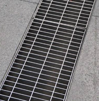 Grille de drainage d'eau de pluie extérieure en acier inoxydable personnalisable de haute qualité pour trottoir et allée