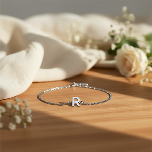 Cavigliera in acciaio inossidabile con lettera R, design minimalista per gioielli da donna alla moda - Product Image 3