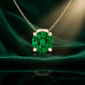 Pendentif solitaire émeraude taille brillant vintage Vaayu Jewels en or 18K 14K 10K et argent 925 935 plaqué rhodium, serti griffe, pour femme - Product Image 1