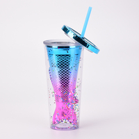 Vente en gros de gobelet en acrylique à double paroi de 12oz Ocean Series Bling Mermaid Tail avec couvercle en forme de dôme et gobelet réutilisable en forme de paille