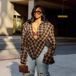 Nuova <span class=keywords><strong>Camicia</strong></span> Corta Casual da <span class=keywords><strong>Donna</strong></span> Stile Europeo-Americano, Elegante Cardigan Irregolare con Risvolto a <span class=keywords><strong>Quadri</strong></span>, Semplice sul Davanti, per l'Autunno - Product Image 3