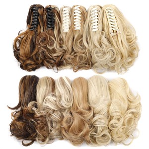 Queue <span class=keywords><strong>de</strong></span> <span class=keywords><strong>cheval</strong></span> courte bouclée en fibre haute température, avec pince, bicolore, style européen et américain, pour <span class=keywords><strong>femme</strong></span> - Product Image 1