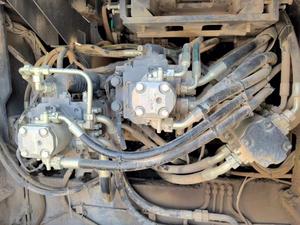 Máquina Usada para Colocar Asfalto Emulsionado de 9.5M Cúbicos, Pavimentadora de Betún 9M 12M 13M 6M 1880-3L 1800-2L, Pavimentadora de Concreto - Product Image 3