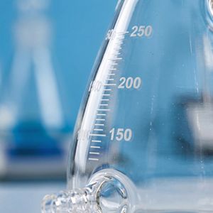 Frasco de Filtración al Vacío de Vidrio Borosilicato Premium de 1000 ml, con Brazo de Doble Lado, Pared Gruesa y Resistente, para Laboratorio y <span class=keywords><strong>Química</strong></span> - Product Image 6