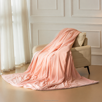 Couverture rose fraîche pour les nuits d'été, en polaire douce avec technologie de refroidissement, tissu respirant et confortable toute la nuit